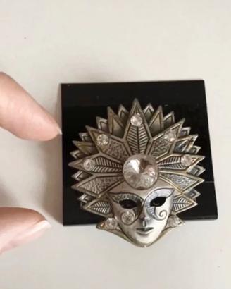 Venetian mask brooch in metal