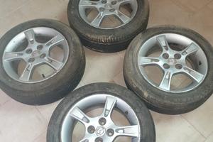 Cerchi in lega da 15 pollici a 4 fori