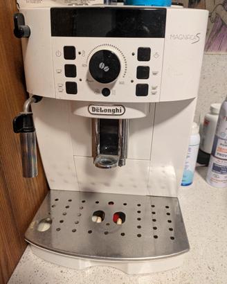 MACCHINA DA CAFFÈ DE LONGHI 