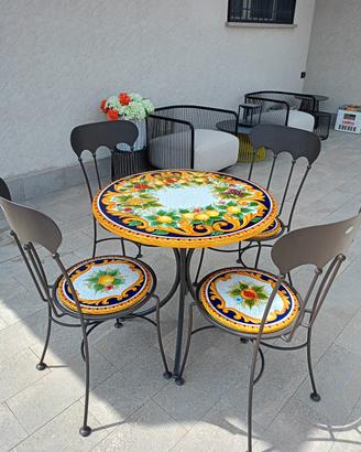 Set tavolino rotondo+4 sedie Ceramiche Casola