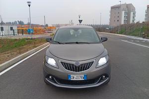 Lancia Ypsilon Hybrid Gold plus leggi descrizione
