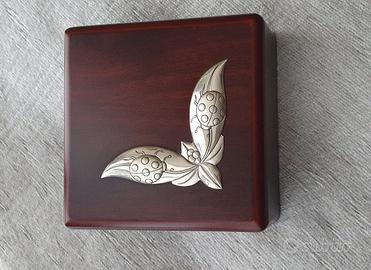 Scatola in legno massiccio e argento 