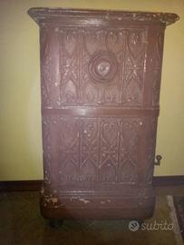 Stufa antica in terracotta