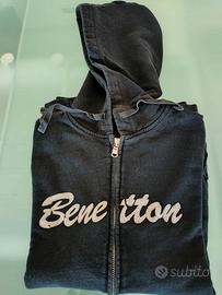 Felpa nera con cappuccio e cerniera