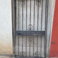 Cancello di protezione in ferro battuto