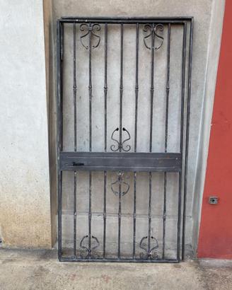 Cancello di protezione in ferro battuto
