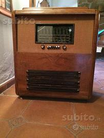 Mobile radio con giradischi d'epoca