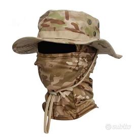 Passamontagna con cappello mimetico.