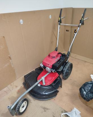 rasaerba Honda professionale UM21 gxv160