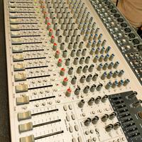 Mixer e coppia di casse
