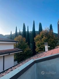 Zona nord Villetta a schiera d'angolo giardino box