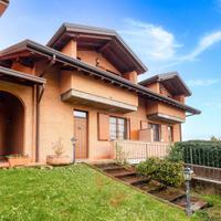 ELEGANTE VILLA CON GIARDINO PRIVATO E BOX DOPPIO