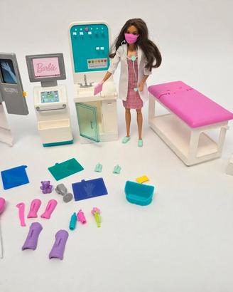 Barbie fast cast clinic playset+ clinica mobile