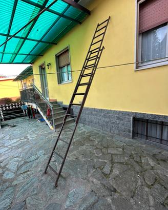 Scala in ferro allungabile a 6 mt