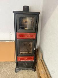 Stufa a legna verticale  con forno