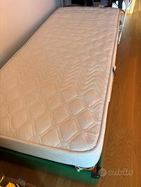 Letto singolo con materasso
