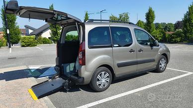Berlingo per trasporto disabili pianale ribassato 