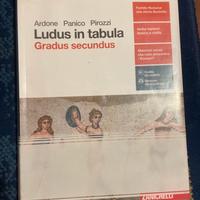Libro di latino di testo