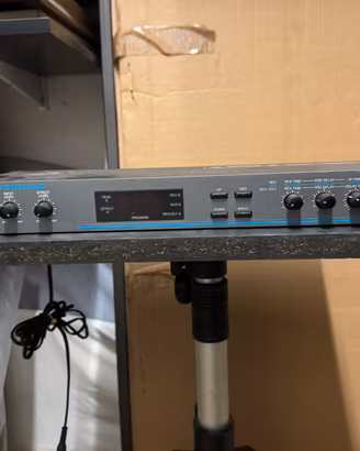 BOSS RV-70 Digital Stereo Reverb vintage rack