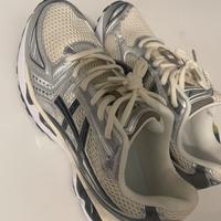 Asics Gel-Kayano 14.