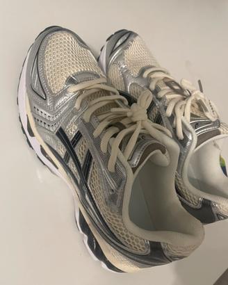 Asics Gel-Kayano 14.