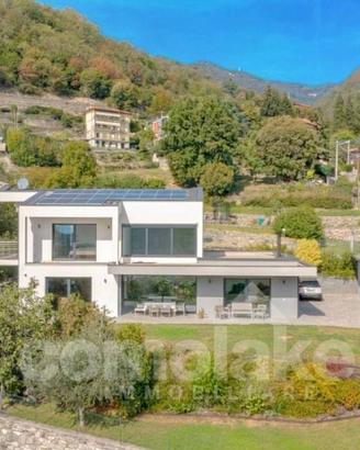 Villa di 280 m² con più di 5 locali e box auto a C