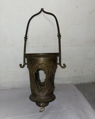Lanterna vintage in metallo decorato – antico