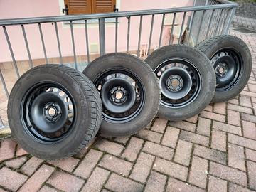 Gomme da neve + cerchi in acciaio per SUV