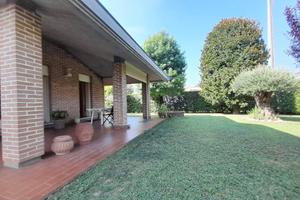 Villa di 252 m² con più di 5 locali e box auto dop