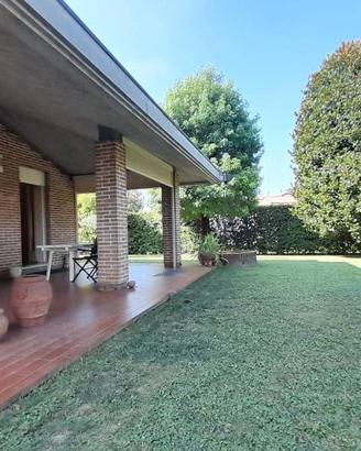 Villa di 252 m² con più di 5 locali e box auto dop
