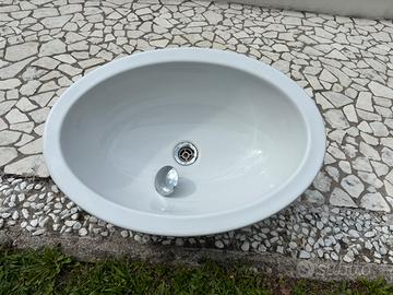 Lavabo da appoggio  in ceramica