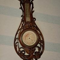 Antica stazione meteorologica in legno