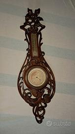 Antica stazione meteorologica in legno