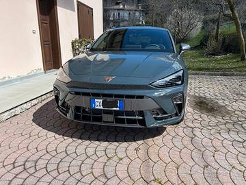 Cupra Leon plug-in 204 cv
