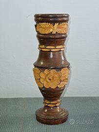 Vaso in legno intagliato a mano