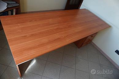 Scrivania in legno