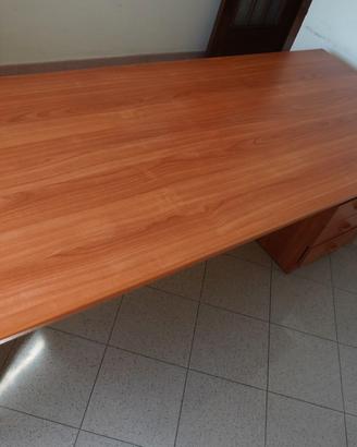 Scrivania in legno