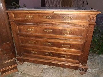 Comò antico in legno di noce massello