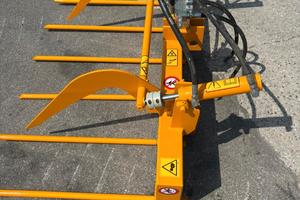 B49 - Benna letame richiudibile hidraulica