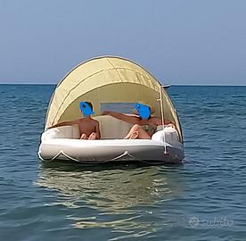 Gonfiabile isola galleggiante con parasole