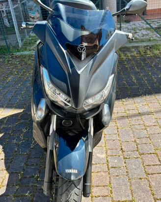 Yamaha XMAX 400 accessoriato