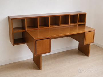 Scrivania vintage in legno con libreria