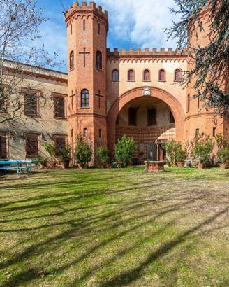 Palazzo / Stabile di 3200 m² con più di 5 locali a