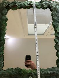 Specchio con cornice in foglie