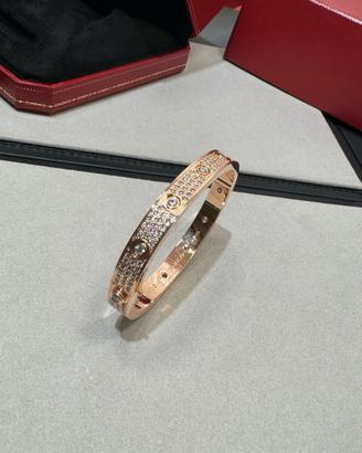 Bracciale classico Cartier Love con dieci diamanti