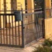 2 cancelli scorrevoli in ferro e ringhiera