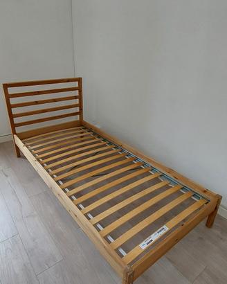 letto singolo ikea,compreso di  doghe 