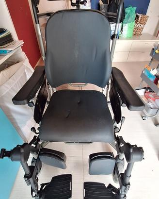 Seggiolone polifunzionale per anziani e disabili