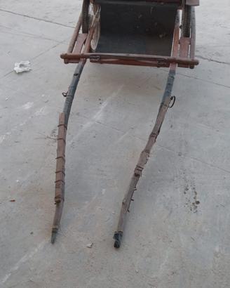 calesse antico in legno vintage da ristrutturare 