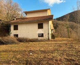 Casa indipendente e cemento armato